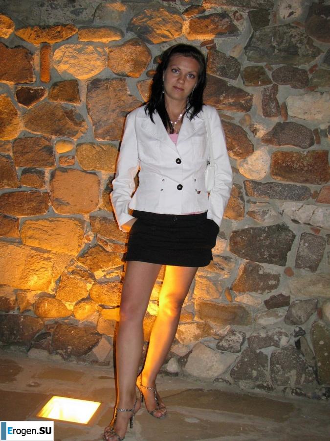 tanned girlfriends on a rocky shore. Photo 27