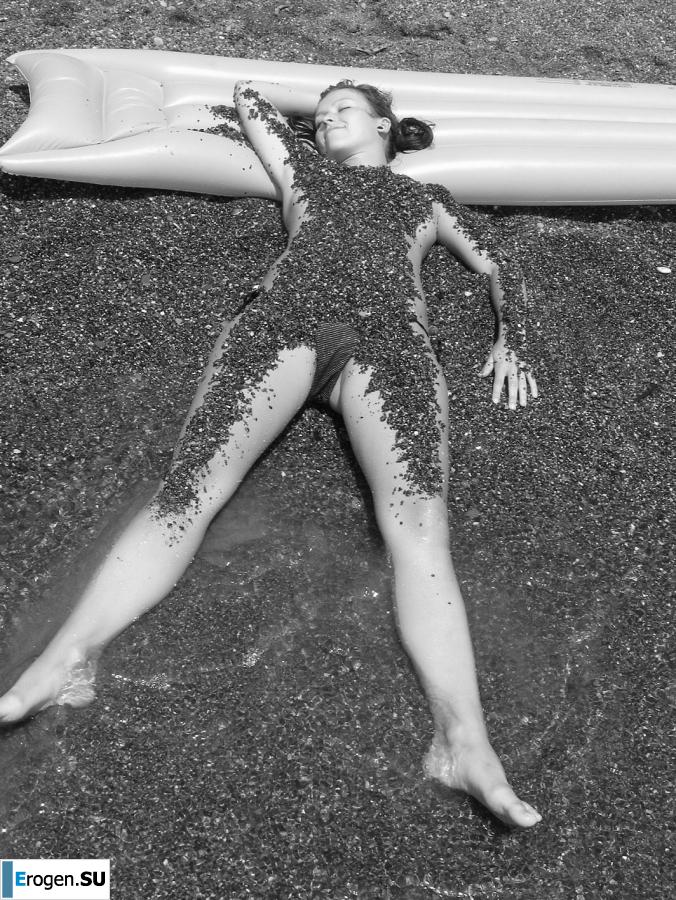 couple in love and the sea breeze. Photo 13