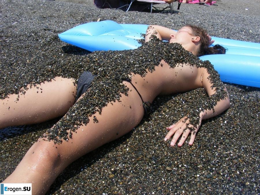 couple in love and the sea breeze. Photo 14