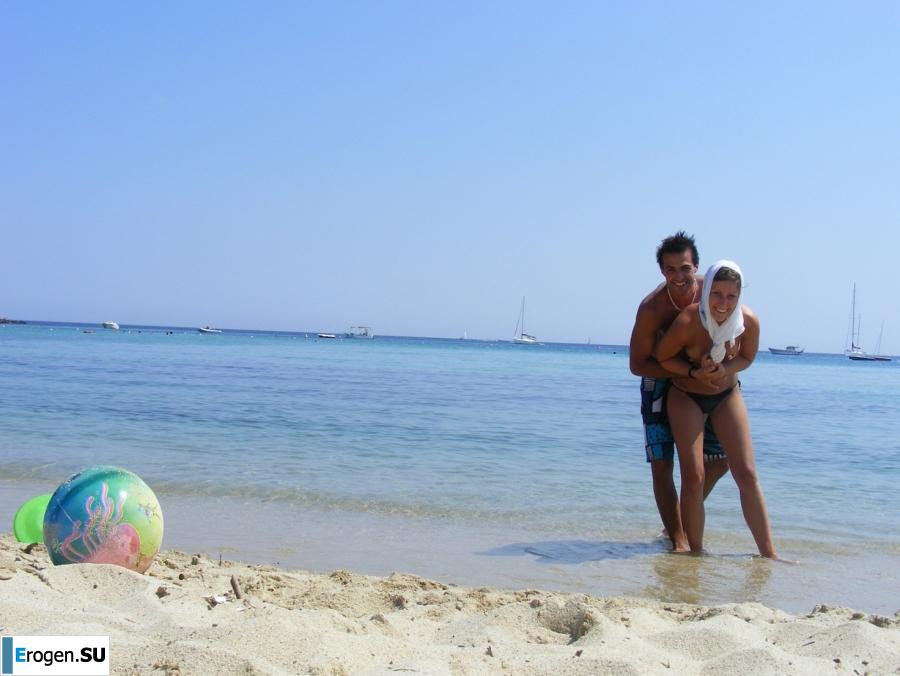 couple in love and the sea breeze. Photo 15