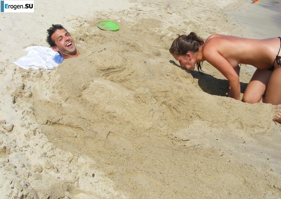 couple in love and the sea breeze. Photo 23