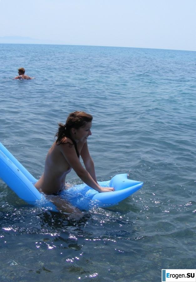 couple in love and the sea breeze. Photo 43