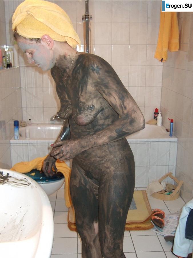 everyday life of a blonde with small breasts. Photo 11