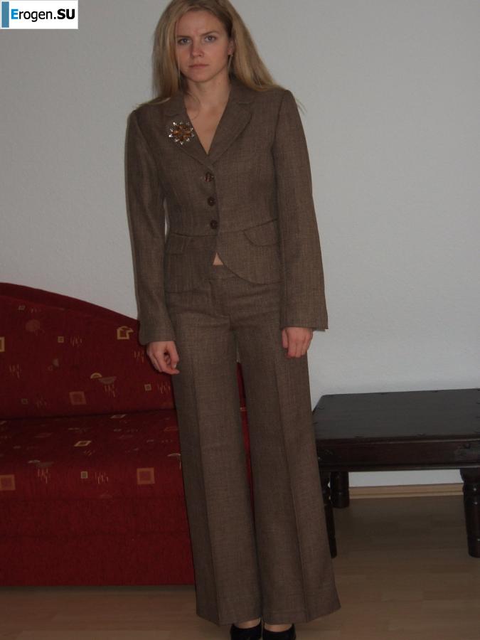 everyday life of a blonde with small breasts. Photo 19