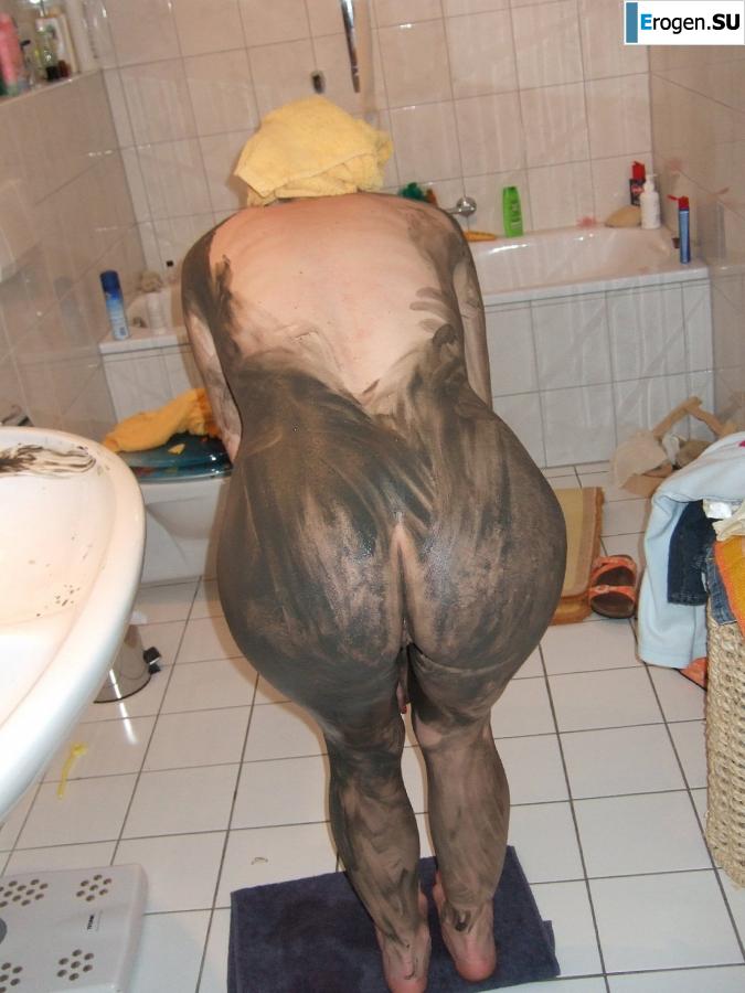 everyday life of a blonde with small breasts. Photo 6