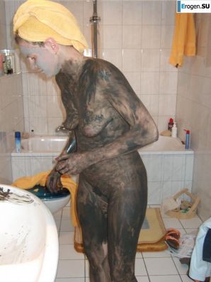 everyday life of a blonde with small breasts. Thumb 11