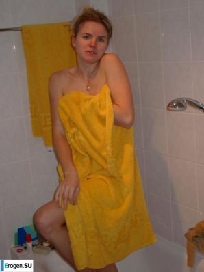 everyday life of a blonde with small breasts. Thumb 23