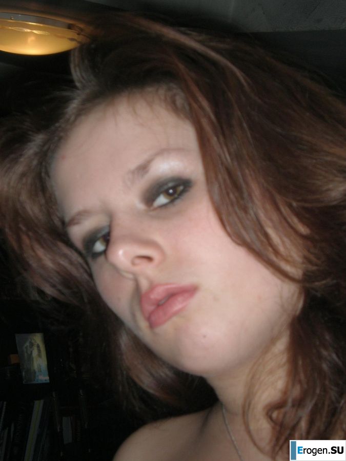 oh her bath with petals, she has legs spread to him. Photo 19