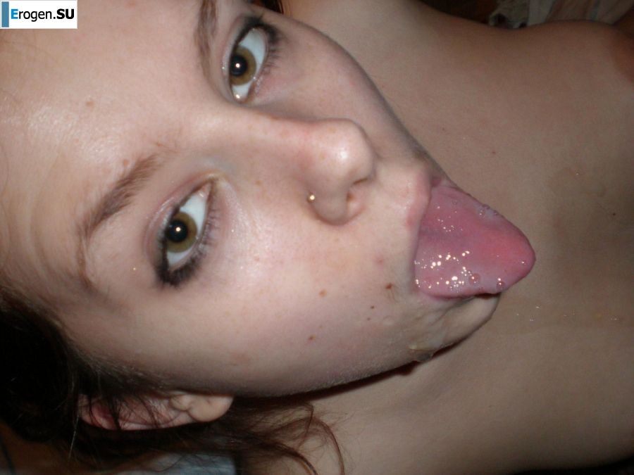 oh her bath with petals, she has legs spread to him. Photo 23