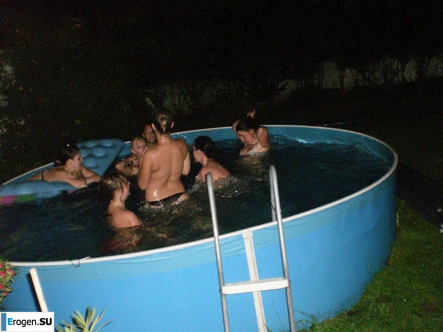 naked chicks in the pool. Photo 12