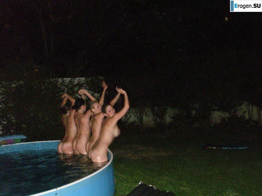 naked chicks in the pool. Photo 15