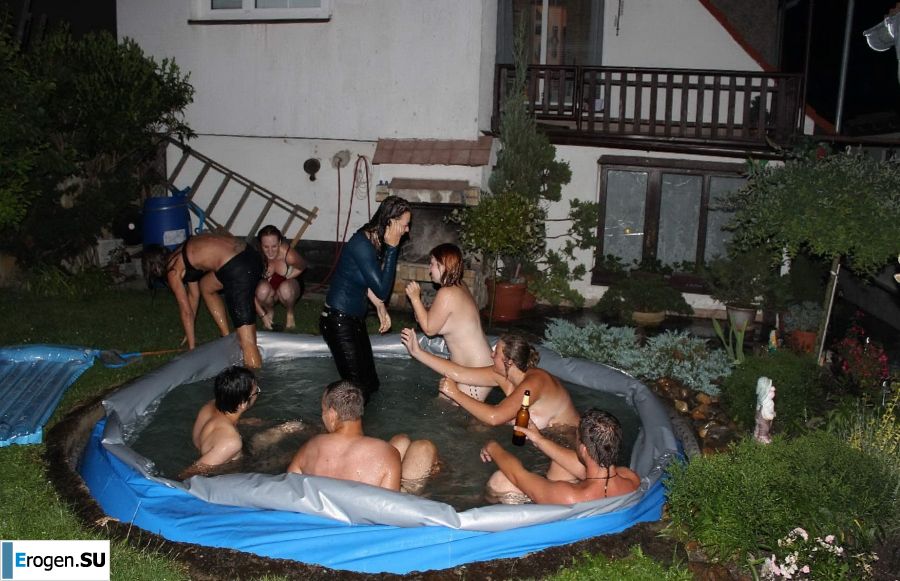 naked chicks in the pool. Photo 23