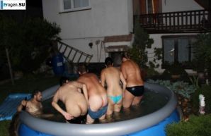 naked chicks in the pool. Thumb 22