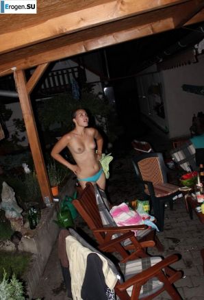 naked chicks in the pool. Thumb 24