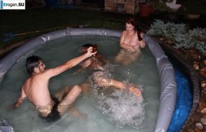 naked chicks in the pool. Thumb 27