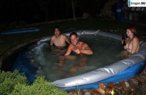 naked chicks in the pool. Thumb 28