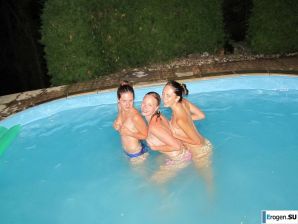 naked chicks in the pool. Thumb 37