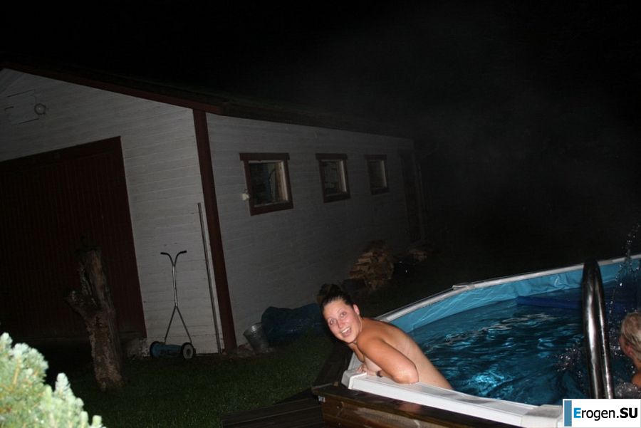 naked chicks in the pool. Part 2. Photo 18