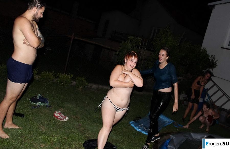 naked chicks in the pool. Part 2. Photo 19