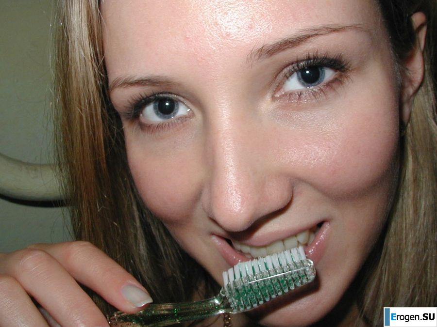 naked with a toothbrush. Photo 22