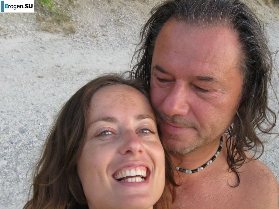 took off her bra somewhere on the rocky slopes. Photo 35