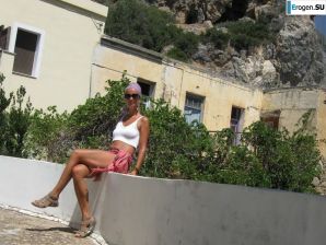 took off her bra somewhere on the rocky slopes. Thumb 30