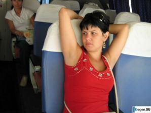 petite short-haired brunette on vacation. Thumb 14