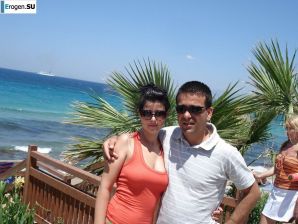 petite short-haired brunette on vacation. Thumb 30