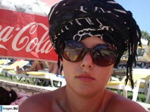 petite short-haired brunette on vacation. Thumb 35