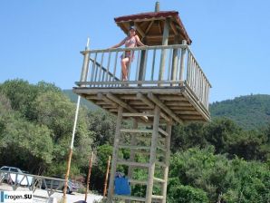 petite short-haired brunette on vacation. Thumb 38