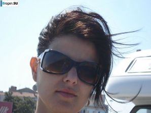 petite short-haired brunette on vacation. Thumb 40