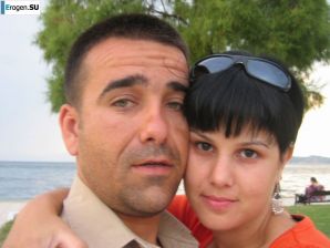 petite short-haired brunette on vacation. Thumb 8