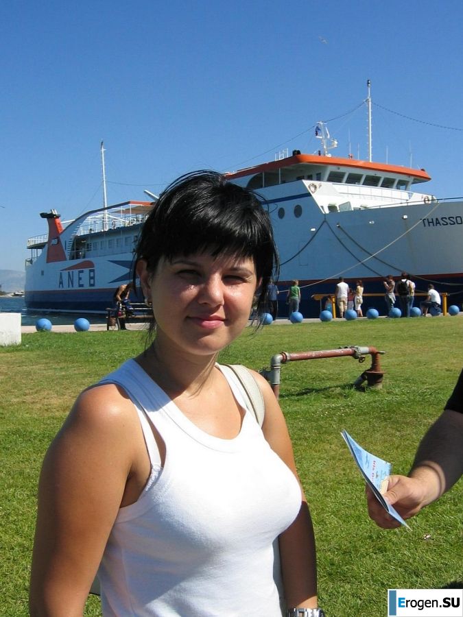 миниатюрная короткостриженная брюнетка в отпуске. Часть 2. Фото 1