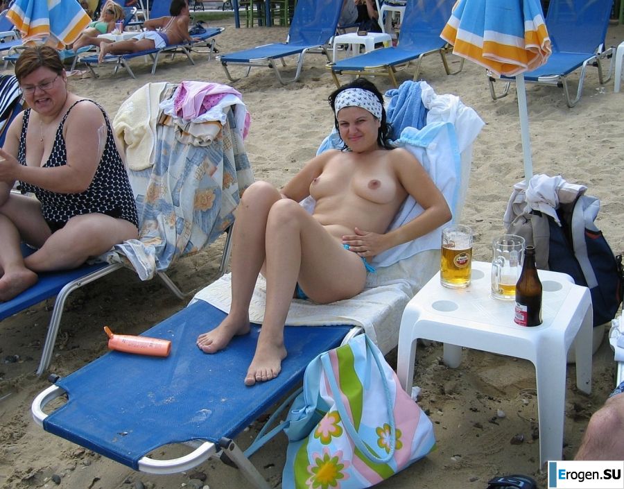 миниатюрная короткостриженная брюнетка в отпуске. Часть 2. Фото 2