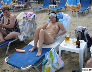 миниатюрная короткостриженная брюнетка в отпуске. Часть 2. Эскиз 2