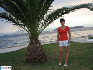 миниатюрная короткостриженная брюнетка в отпуске. Часть 2. Эскиз 3