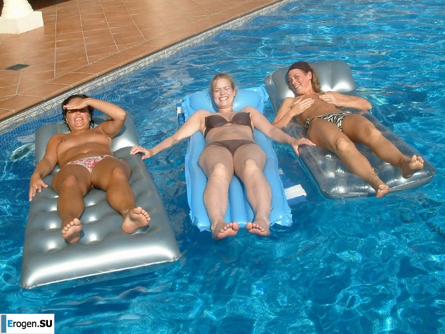 girlfriends in a Greek hotel. Photo 17