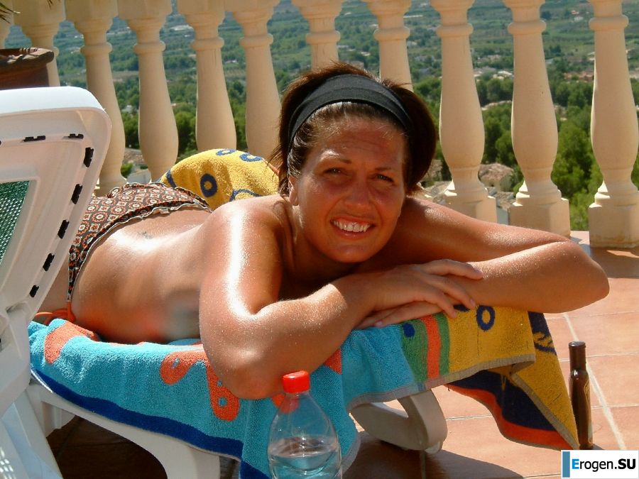 girlfriends in a Greek hotel. Photo 23