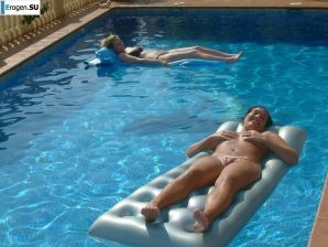 подруги в греческом отеле. Эскиз 11