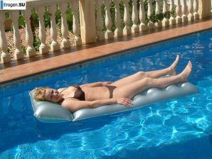 подруги в греческом отеле. Эскиз 25