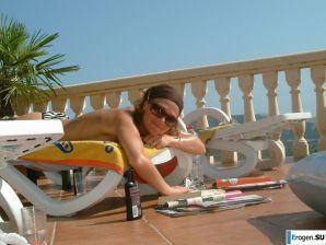 подруги в греческом отеле. Эскиз 9