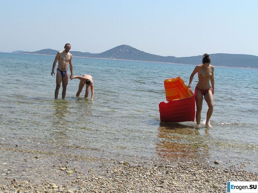 from the yacht to the beach, and then to the pool. Photo 44