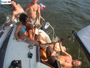 с яхты на пляж, а после в бассейн. Эскиз 11