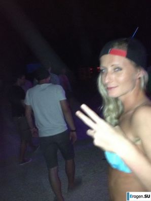 развратные вечеринки на пляже. Эскиз 22