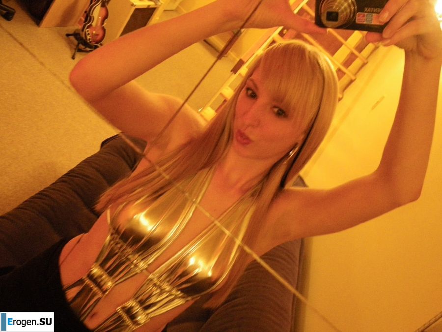 pathos blonde and her camera. Photo 35