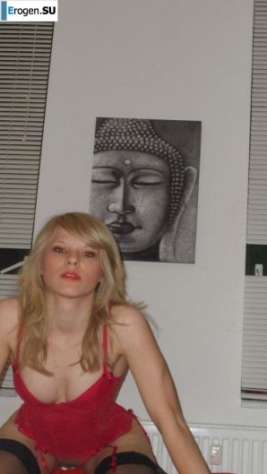 слегка недотраханная блонда. Эскиз 21