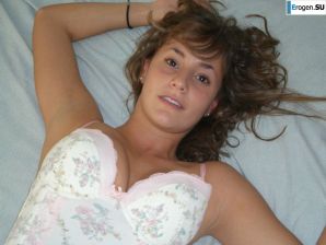 очаровательная девушка с родинкой на попке. Эскиз 9