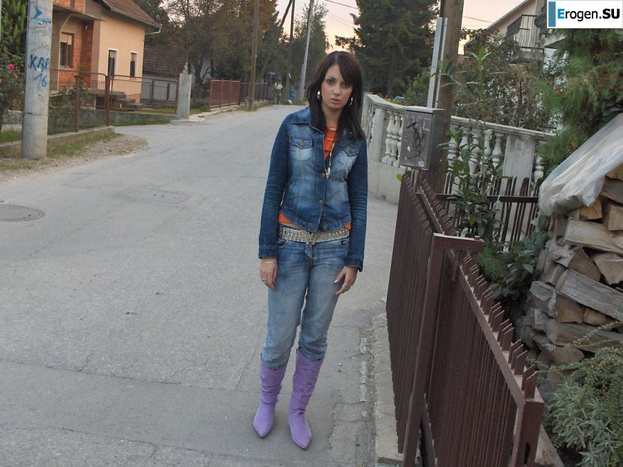 moody striptease without a single smile. Photo 10