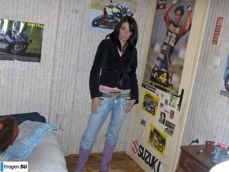 moody striptease without a single smile. Photo 15