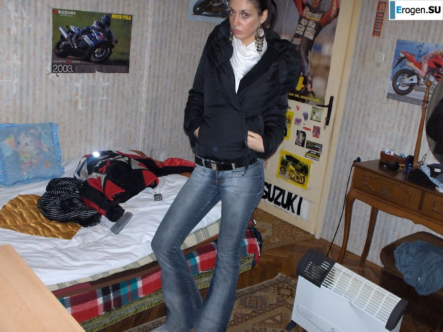 moody striptease without a single smile. Photo 20